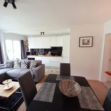 Little Hollywood アパート *