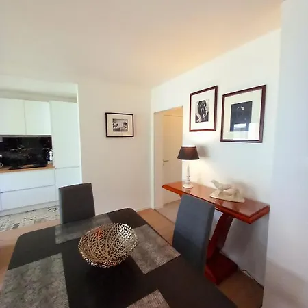 Little Hollywood Apartment