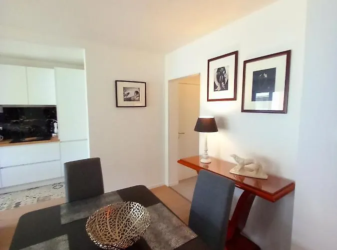 Little Hollywood Apartment